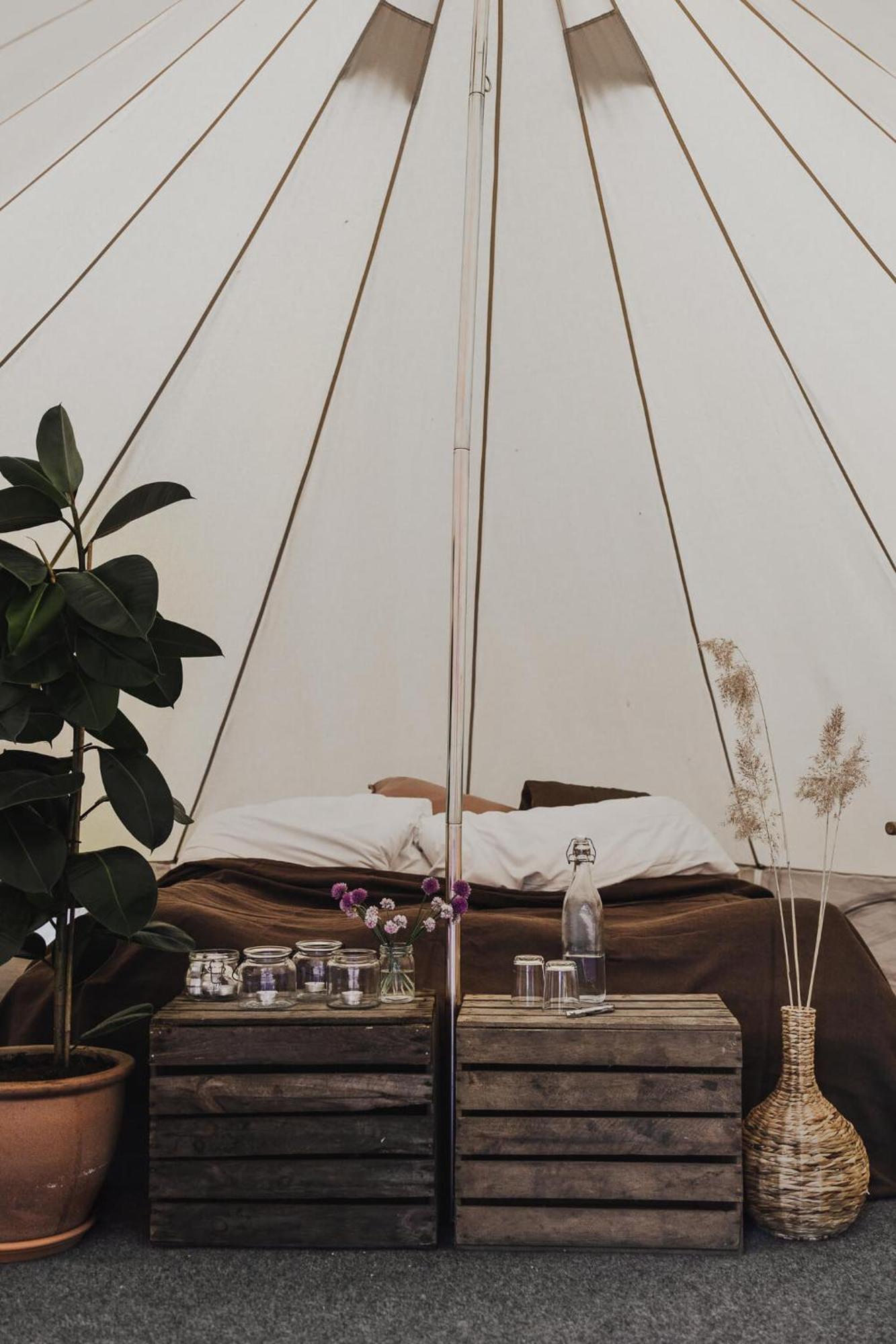 Falkeroed - Lyxig Glamping I Naturreservat Ink Frukost เกรบเบอสตัด ภายนอก รูปภาพ